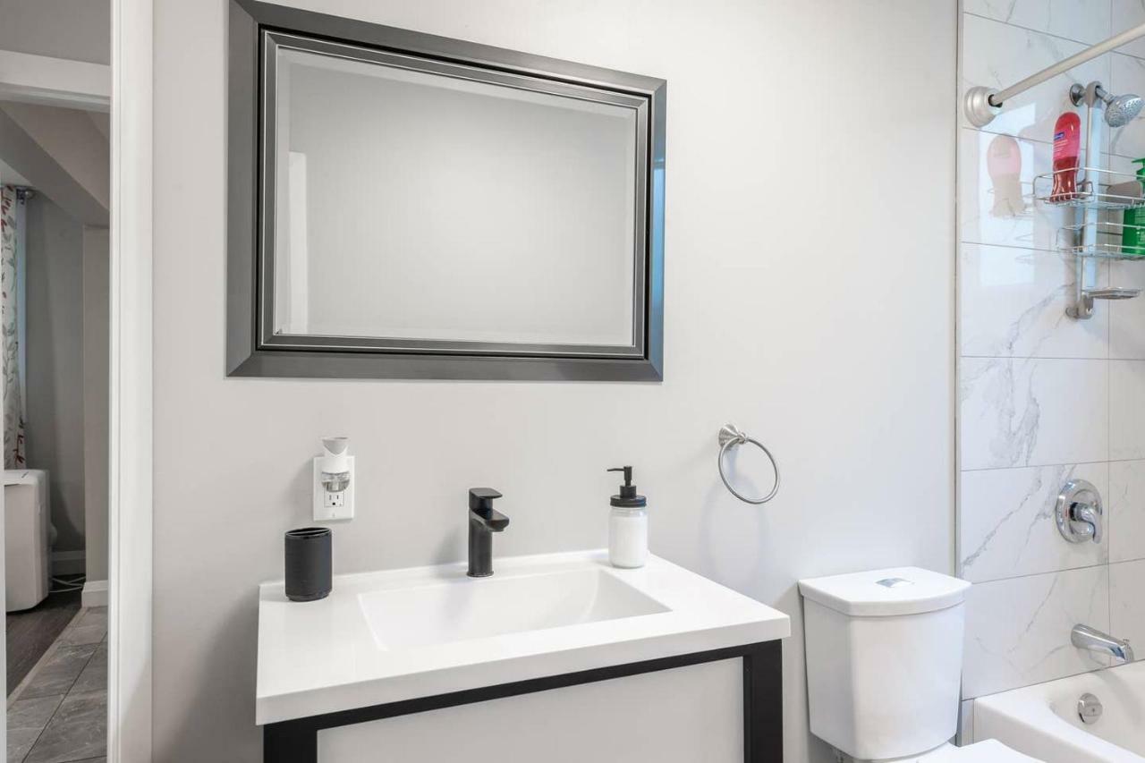Entire 2 Bedroom Apartment Uptown Waterloo - E1 외부 사진