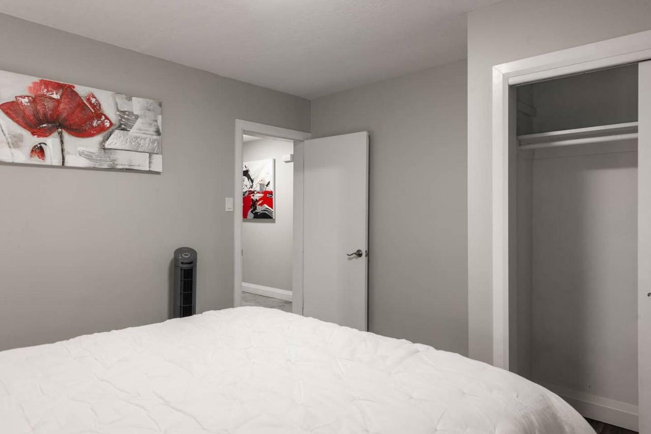 Entire 2 Bedroom Apartment Uptown Waterloo - E1 외부 사진