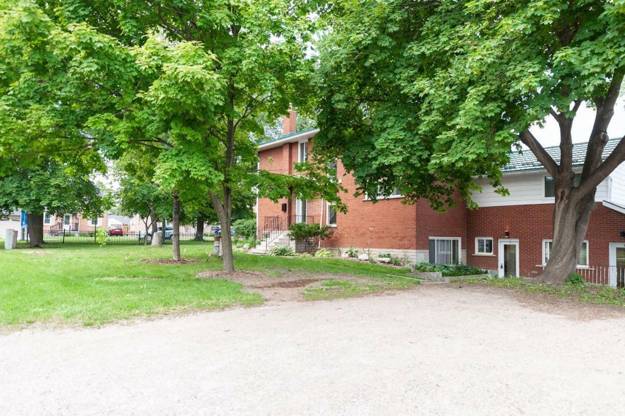 Entire 2 Bedroom Apartment Uptown Waterloo - E1 외부 사진