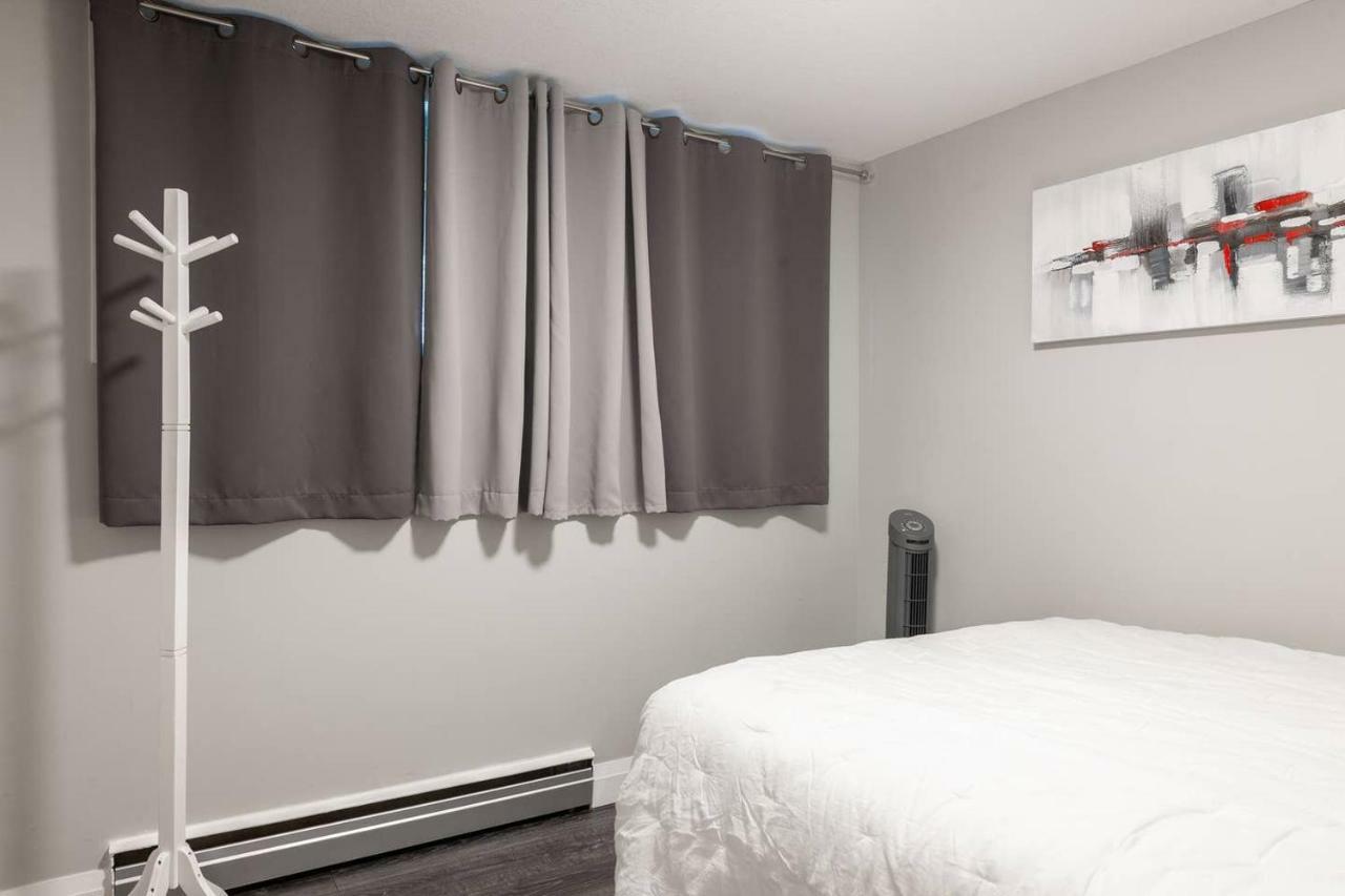 Entire 2 Bedroom Apartment Uptown Waterloo - E1 외부 사진