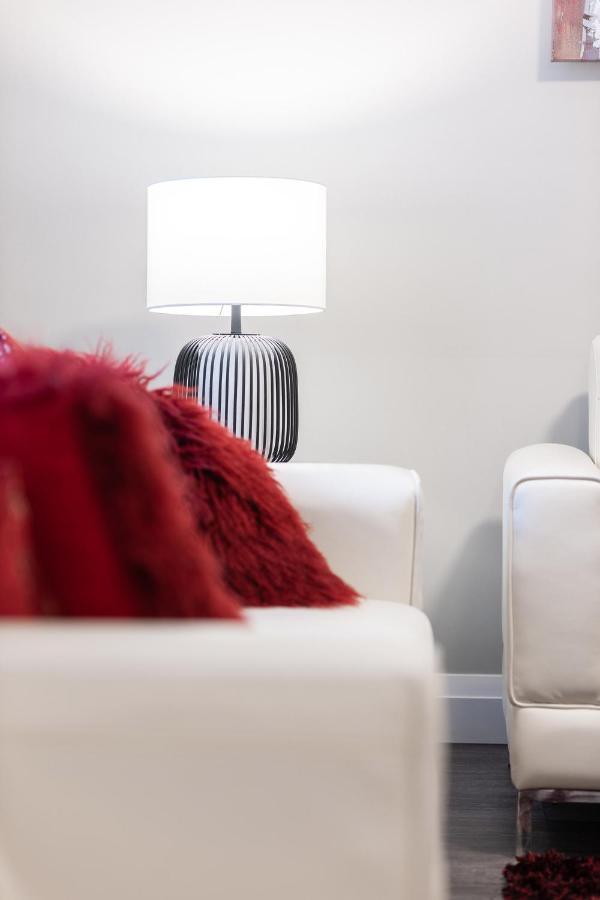 Entire 2 Bedroom Apartment Uptown Waterloo - E1 외부 사진